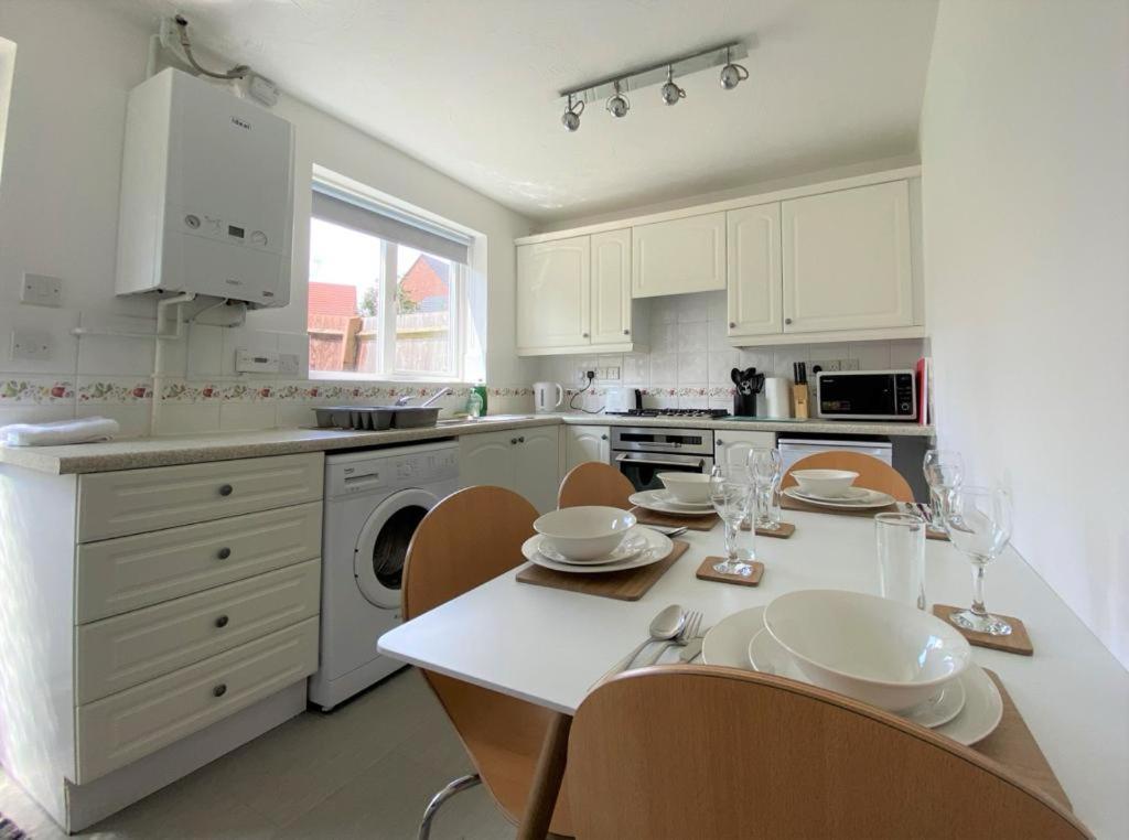 Charming Home In Веллингборо Экстерьер фото